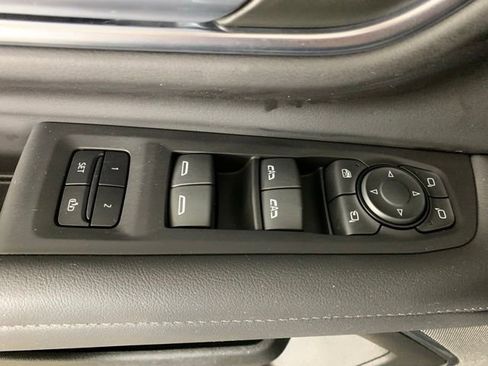 Used 2023 Chevrolet Tahoe Z71 w/ Luxury Package AWD/4WD image 29