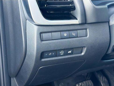 Used 2025 Nissan Rogue SL w/ Tech Package image 10