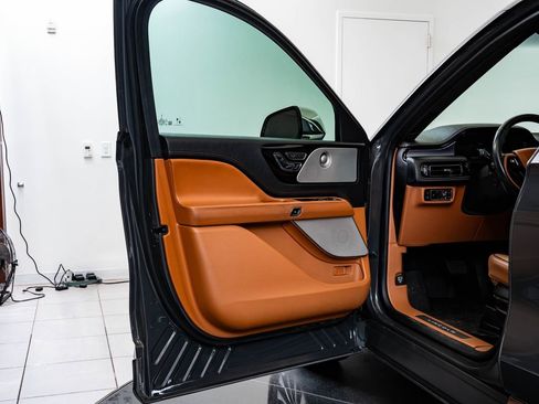 Used 2020 Lincoln Aviator Black Label Grand Touring AWD/4WD image 30