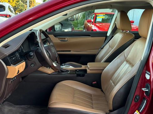Used 2016 Lexus ES 350 w/ Luxury Package w/Wood Trim FWD image 27