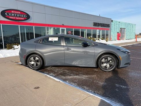Used 2024 Toyota Prius LE image 2