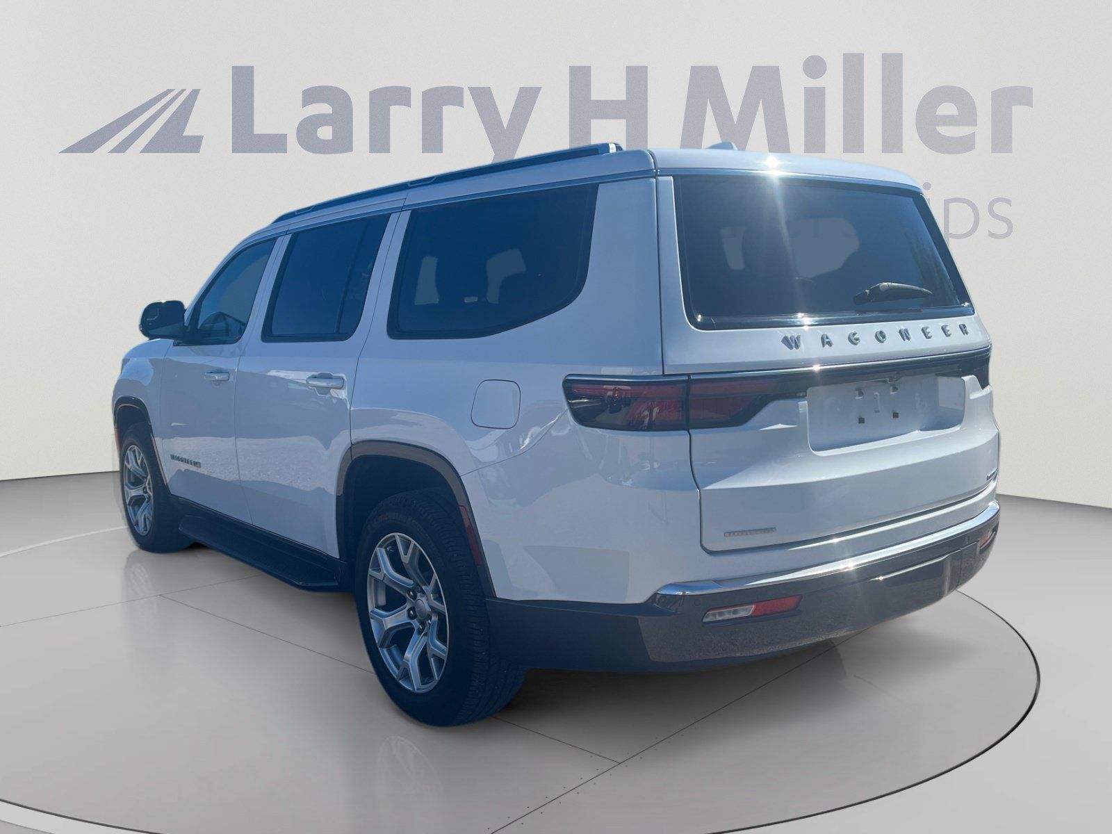 Used 2022 Jeep Wagoneer Series II AWD/4WD image 3