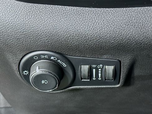 Used 2023 Jeep Compass Latitude image 17