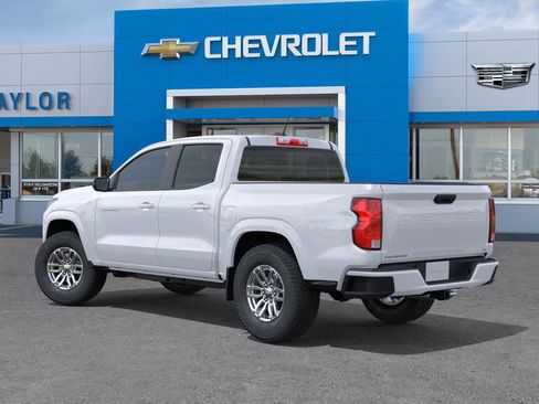 Used 2024 Chevrolet Colorado LT RWD image 3