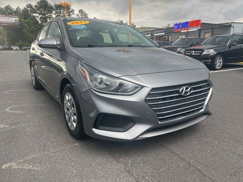 Used 2021 Hyundai Accent SE FWD image 3