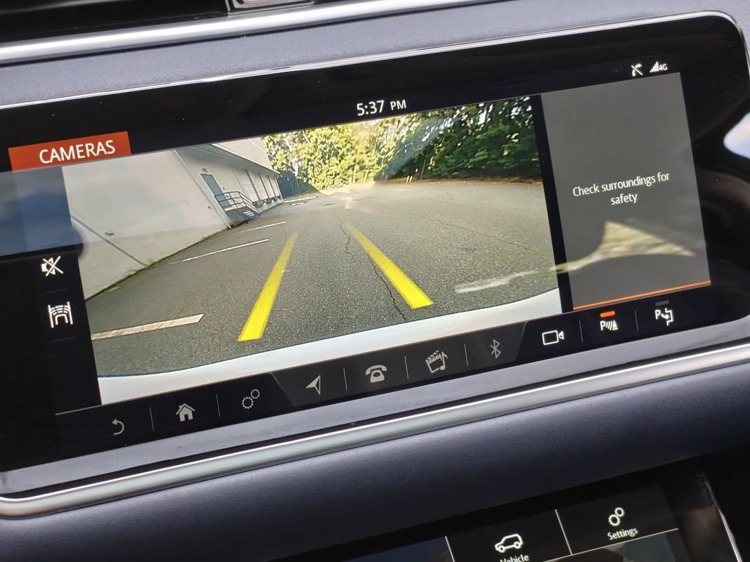 Used 2020 Land Rover Range Rover Evoque SE AWD/4WD image 32