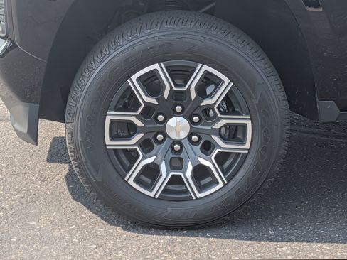 Used 2024 Chevrolet Colorado LT w/ LT Convenience Package III AWD/4WD image 15