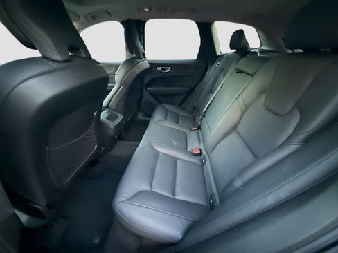 Used 2024 Volvo XC60 B5 Plus image 22