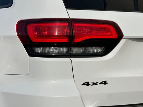 Used 2022 Jeep Grand Cherokee Laredo X image 37