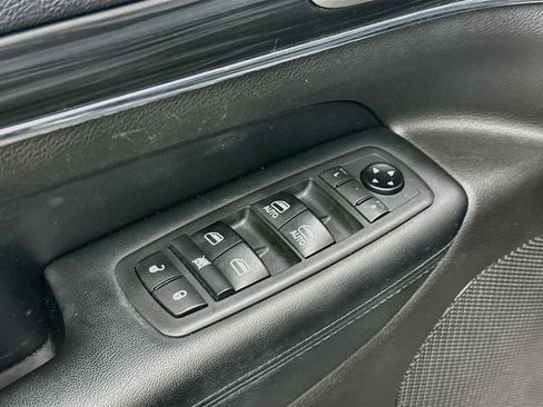 Used 2019 Jeep Grand Cherokee Limited AWD/4WD image 15