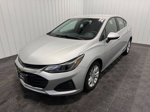 Used 2019 Chevrolet Cruze LT image 1