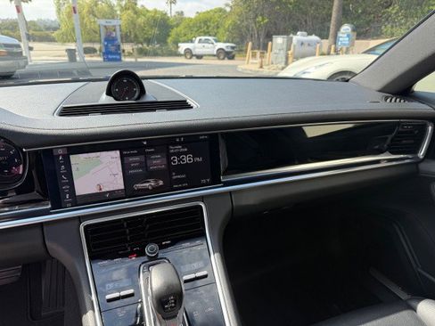 Used 2018 Porsche Panamera image 12