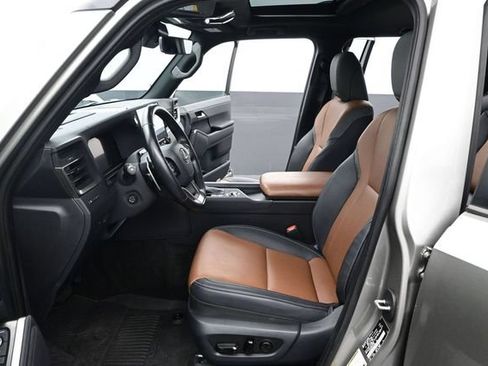 Used 2024 Lexus GX 550 w/ Cold Area Package AWD/4WD image 14