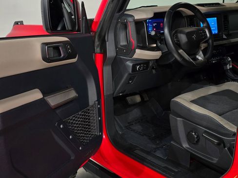 Used 2023 Ford Bronco Wildtrak image 17