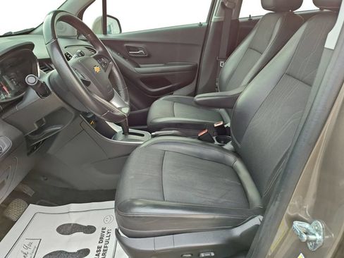 Used 2022 Chevrolet Trax LT w/ LT Convenience Package AWD/4WD image 9