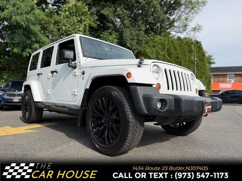 Used 2013 Jeep Wrangler Unlimited Sahara w/ Dual Top Group AWD/4WD image 10