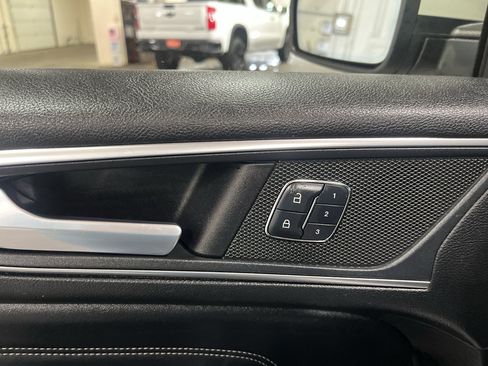 Used 2017 Ford Edge Titanium w/ Technology Package AWD/4WD image 27