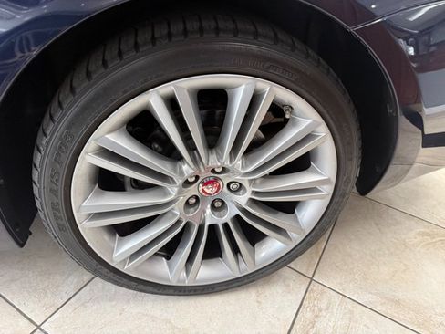 Used 2014 Jaguar XJ L Portfolio RWD image 16