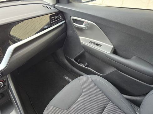 Used 2022 Kia Niro LX FWD image 35