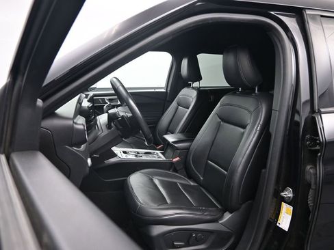 Used 2020 Ford Explorer XLT w/ Equipment Group 202A AWD/4WD image 21