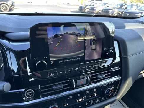 Certified 2023 Nissan Pathfinder SL image 17