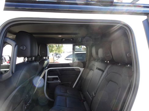 Used 2023 Land Rover Defender 110 S image 15