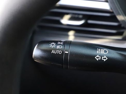 Used 2025 Nissan Altima 2.5 SV FWD image 33