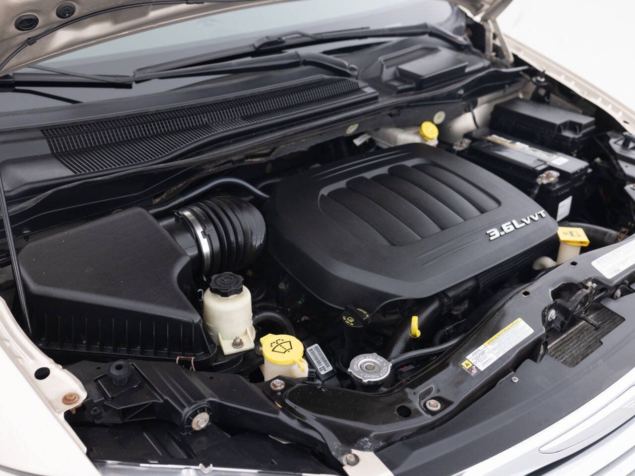 Used 2012 Chrysler Town & Country Touring-L w/ Entertainment Group #2 FWD image 41