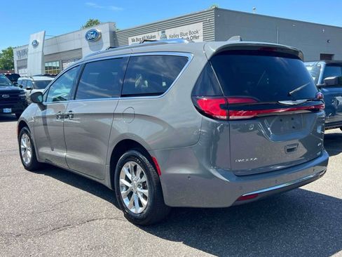 Used 2021 Chrysler Pacifica Touring-L w/ Uconnect Theater Family Group AWD/4WD image 8
