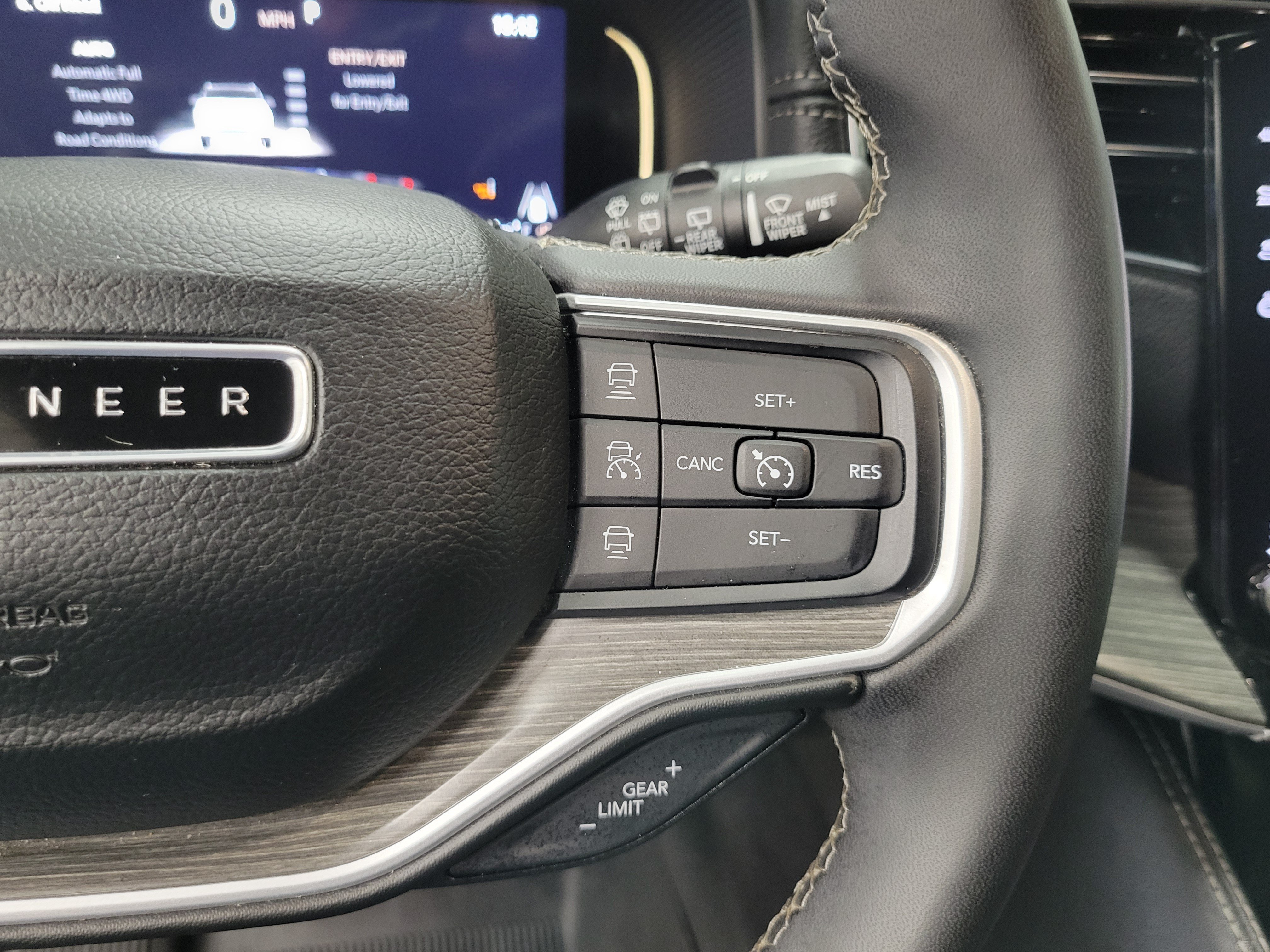 Used 2024 Jeep Wagoneer Series III AWD/4WD image 26