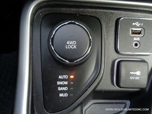 Used 2020 Jeep Compass Latitude w/ Cold Weather Group image 12