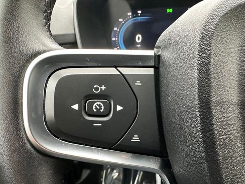 Used 2025 Volvo XC40 B5 Core image 21