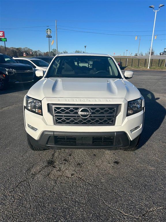 Used 2024 Nissan Frontier SV w/ SV Convenience Package RWD image 3
