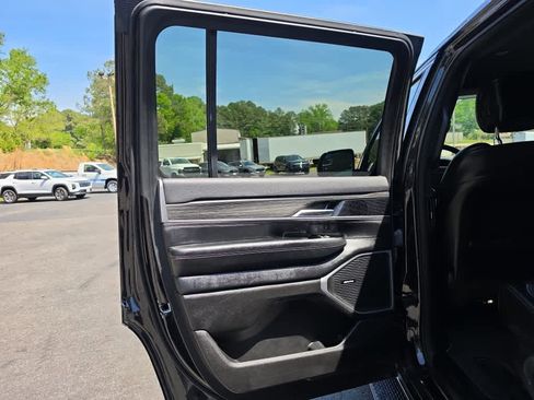 Used 2024 Jeep Wagoneer Series II w/ Flexible Seating Group image 32