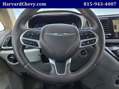 Used 2018 Chrysler Pacifica Touring-L Plus w/ Advanced Safetytec Group FWD image 20