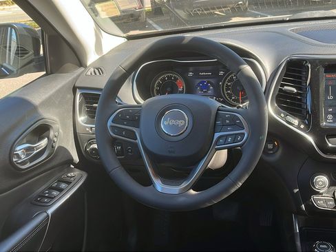 Used 2022 Jeep Cherokee Limited image 21