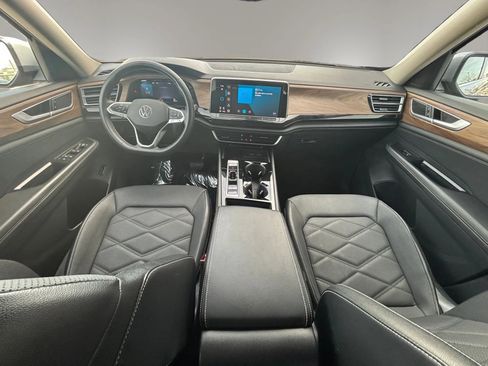 Used 2024 Volkswagen Atlas SE AWD/4WD image 35