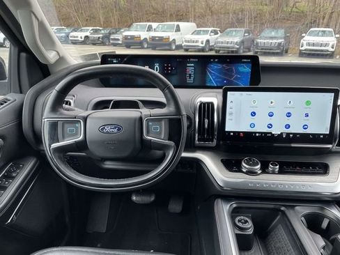 Used 2025 Ford Expedition Max Platinum AWD/4WD image 27