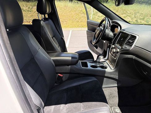 Used 2018 Jeep Grand Cherokee Altitude AWD/4WD image 20