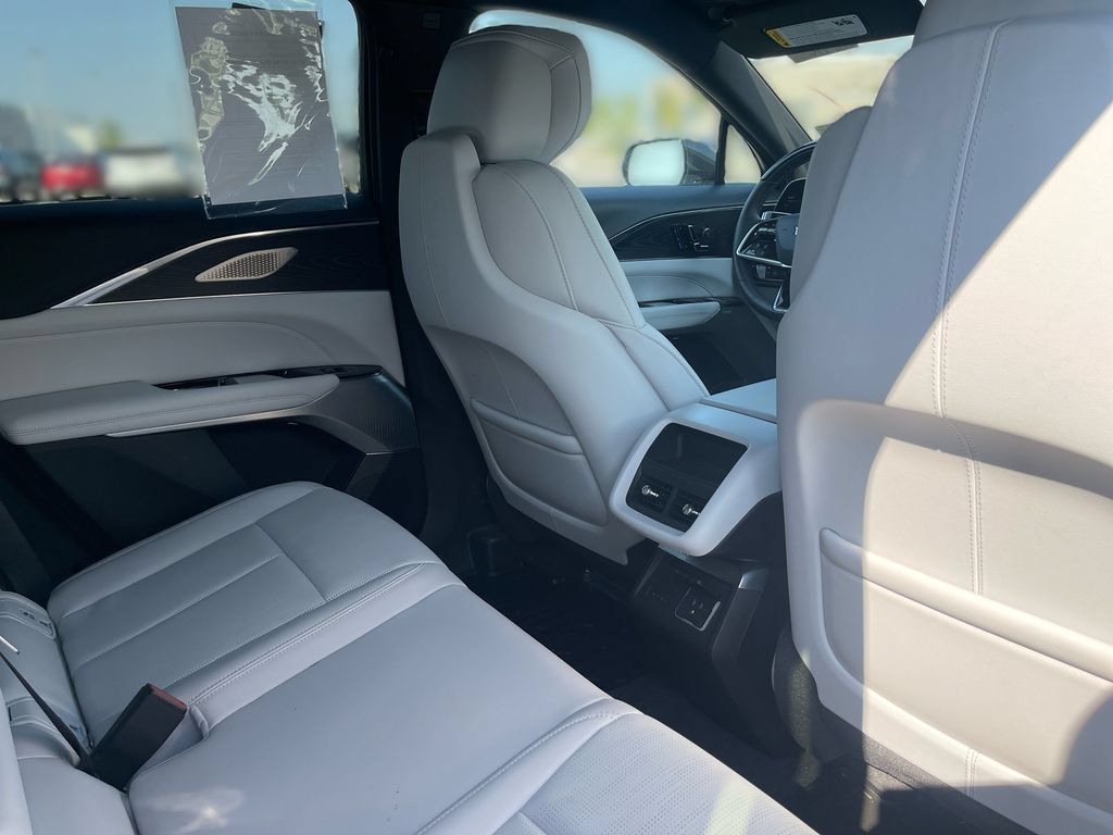 Certified 2024 Cadillac Lyriq Luxury AWD/4WD image 31
