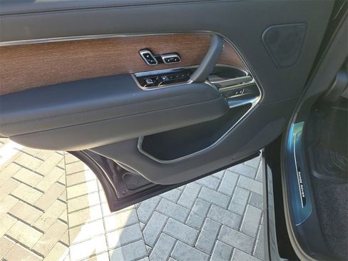 New 2025 Land Rover Range Rover Long Wheelbase SE image 22