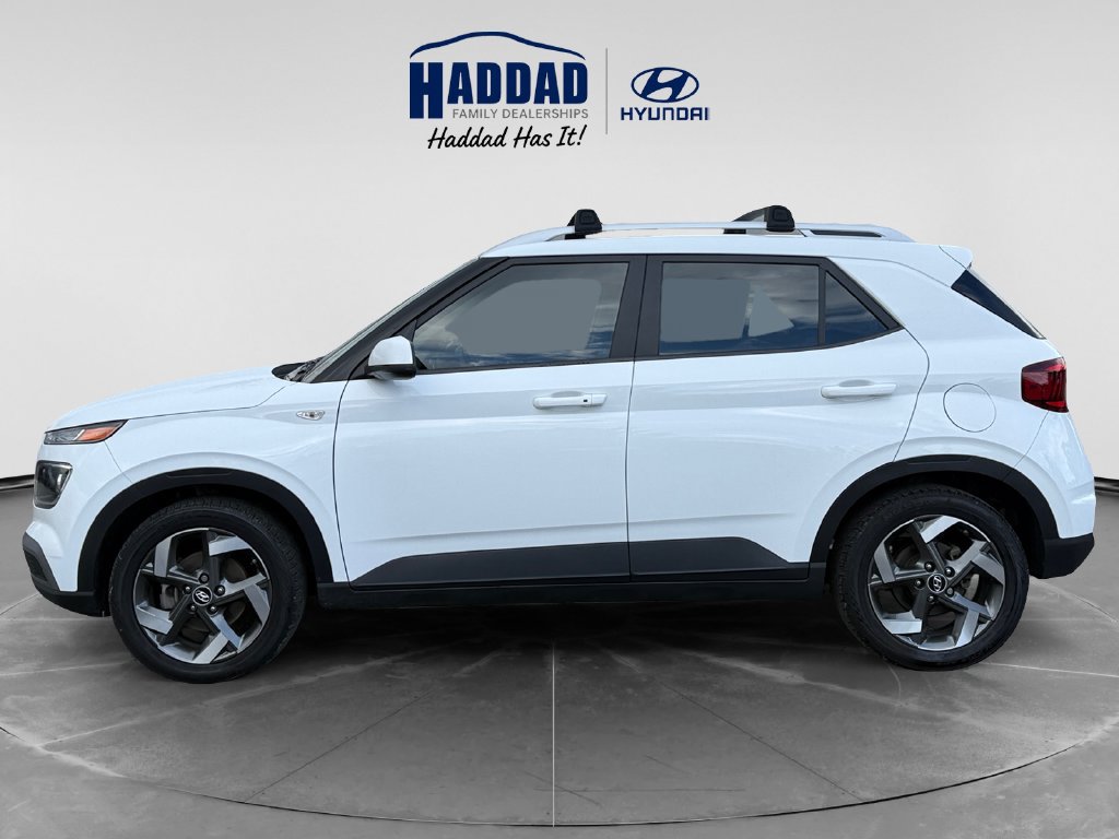 Used 2024 Hyundai Venue SEL FWD image 2
