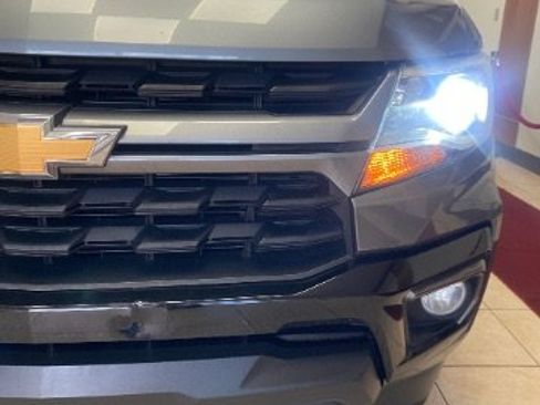 Used 2021 Chevrolet Colorado LT w/ Safety Package RWD image 11
