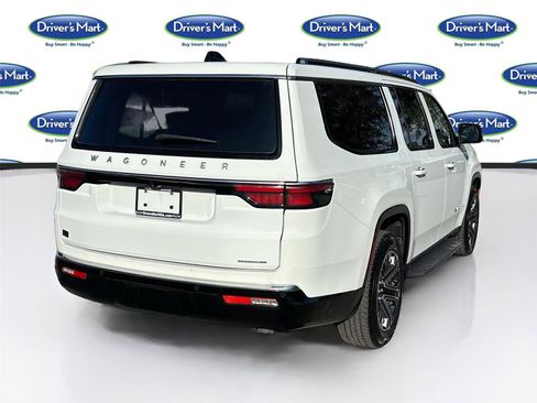 Used 2024 Jeep Wagoneer L Series II RWD image 7