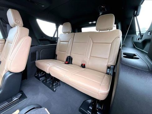 Used 2023 Chevrolet Suburban Premier w/ Advanced Technology Package AWD/4WD image 17