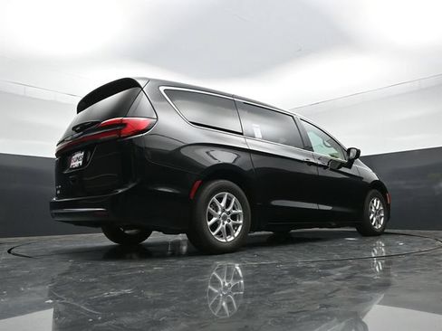 Used 2024 Chrysler Pacifica Touring-L FWD image 49
