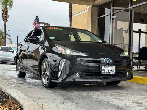 Used 2022 Toyota Prius XLE image 2