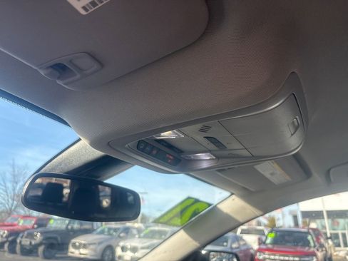 Used 2021 GMC Acadia SLT w/ Elevation Edition image 30