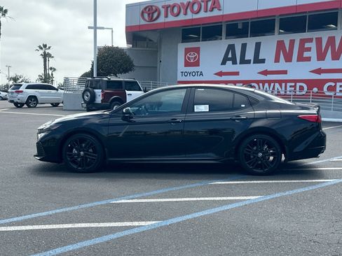 New 2026 Toyota Camry Hybrid FWD image 2