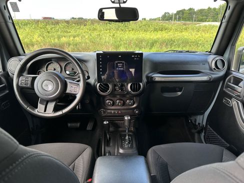 Used 2015 Jeep Wrangler Unlimited Sport w/ Quick Order Package 24S AWD/4WD image 15